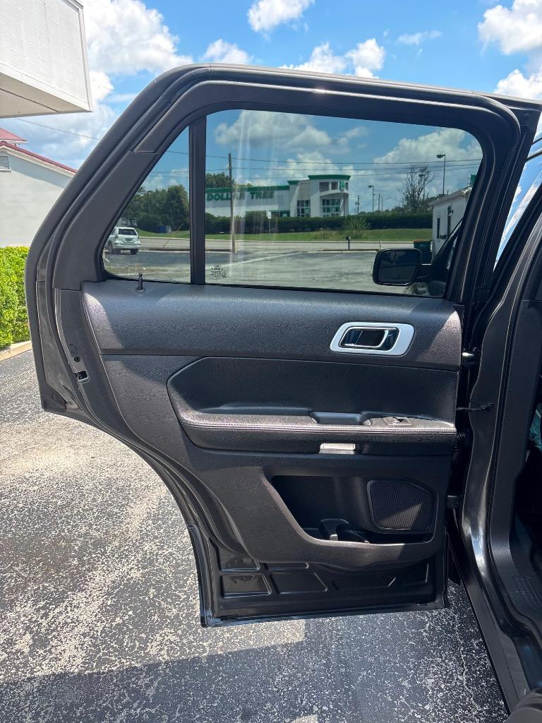 2015 Ford Explorer - $10,995