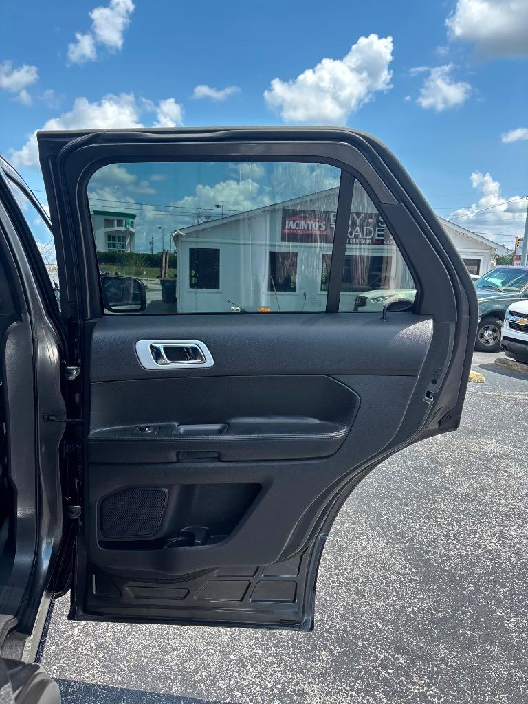 2015 Ford Explorer - $10,995