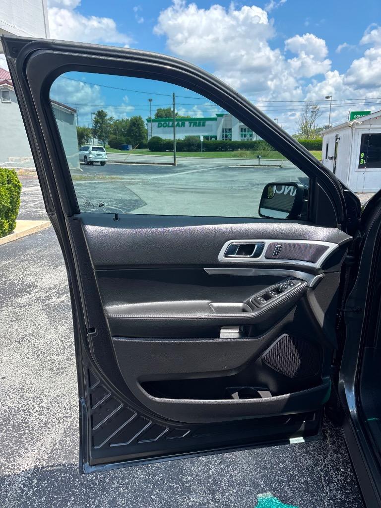 2015 Ford Explorer - $10,995