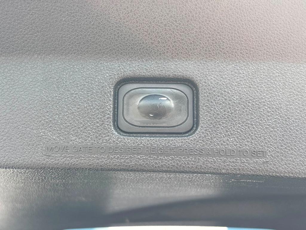 2015 Ford Explorer - $10,995