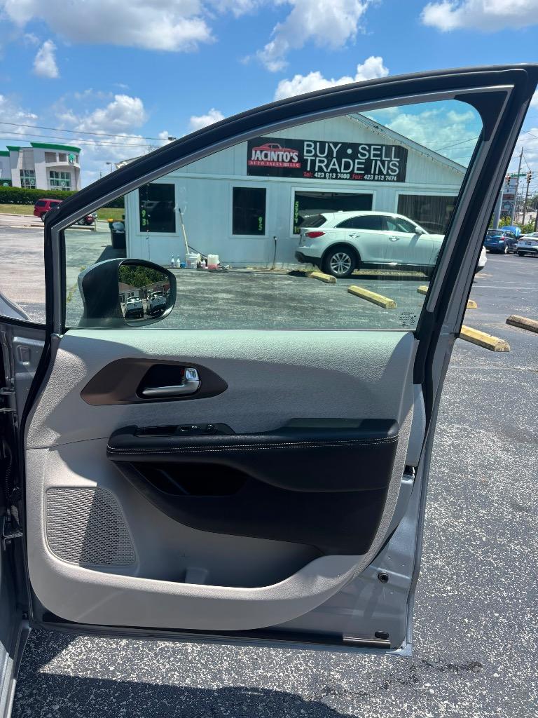 2021 Chrysler Voyager - $17,995