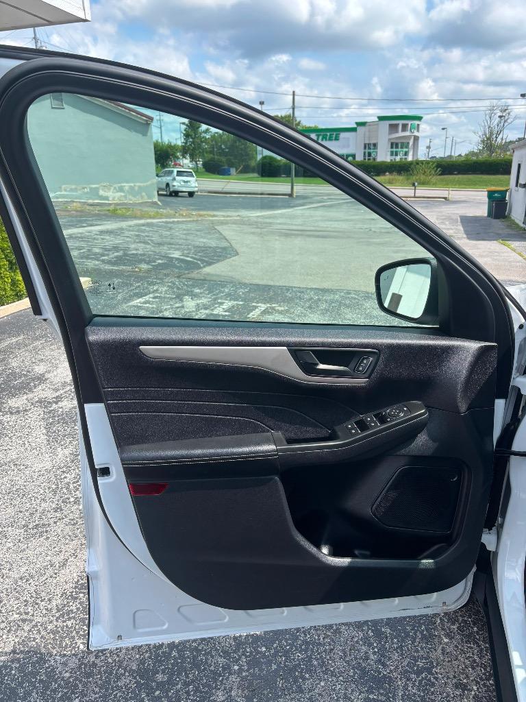 2022 Ford Escape - $15,995