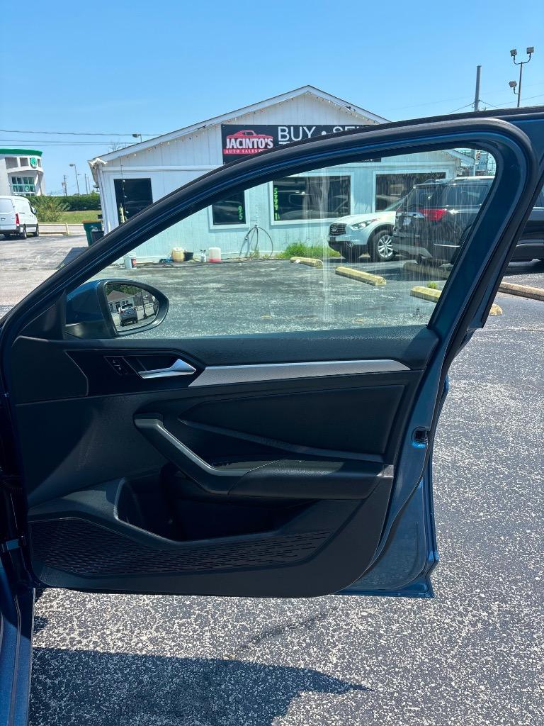 2021 Volkswagen Jetta - $10,995