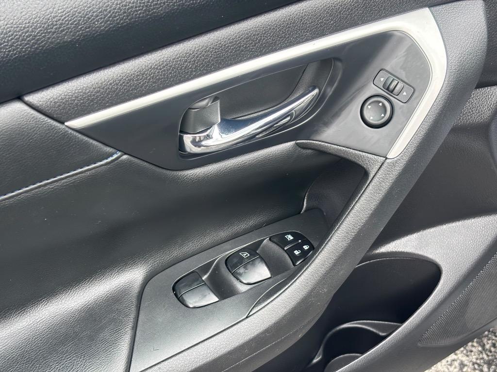 2017 Nissan Altima - $13,995