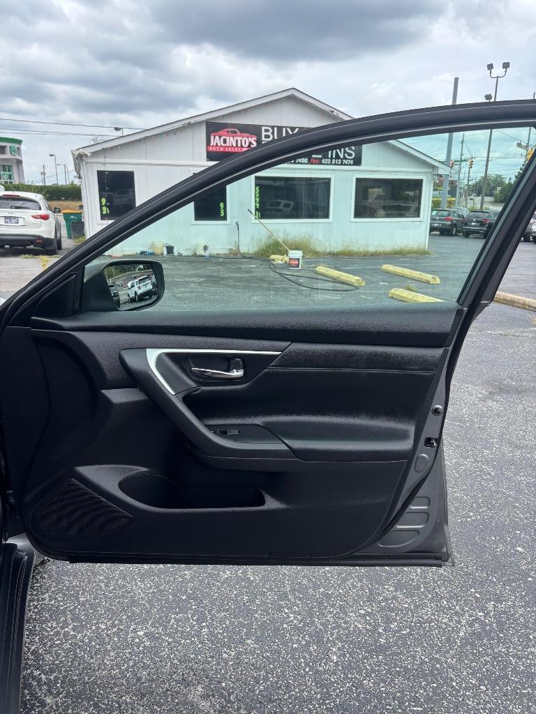 2017 Nissan Altima - $13,995