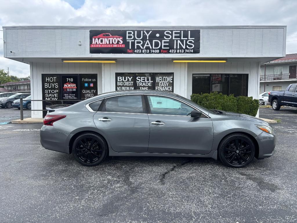 2017 Nissan Altima - $13,995