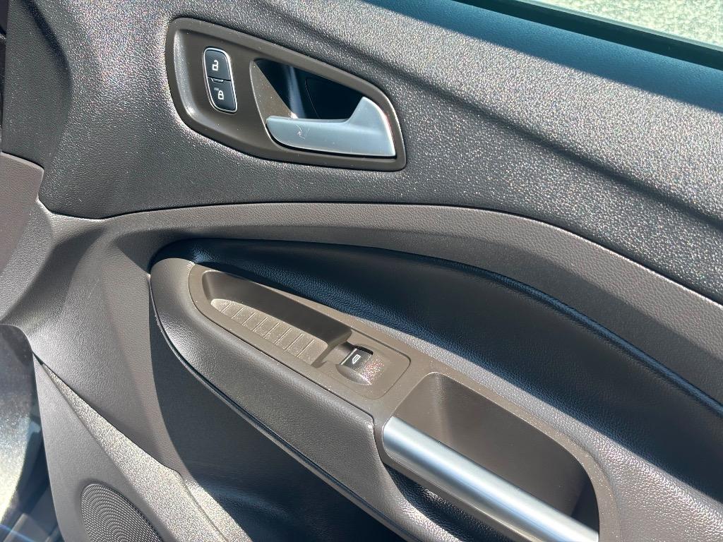 2018 Ford Escape - $10,995