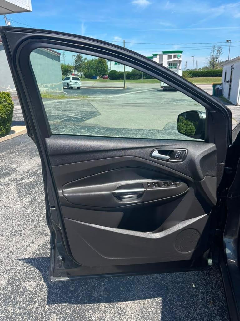 2018 Ford Escape - $10,995