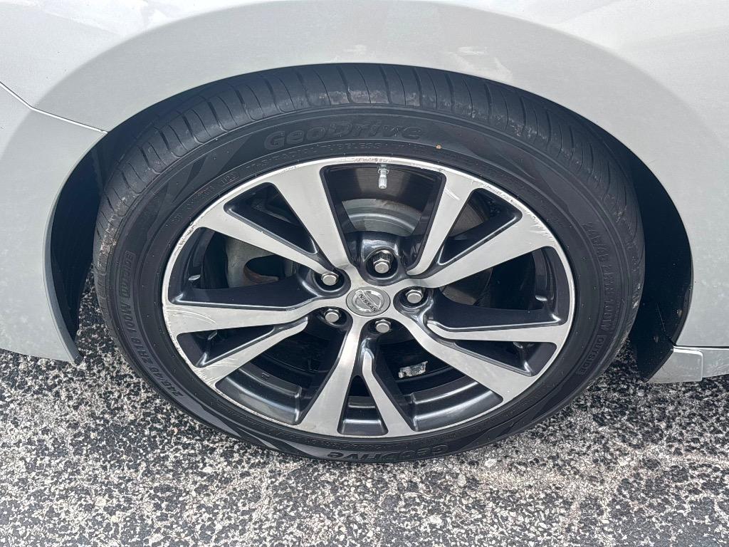 2017 Nissan Maxima - $13,995