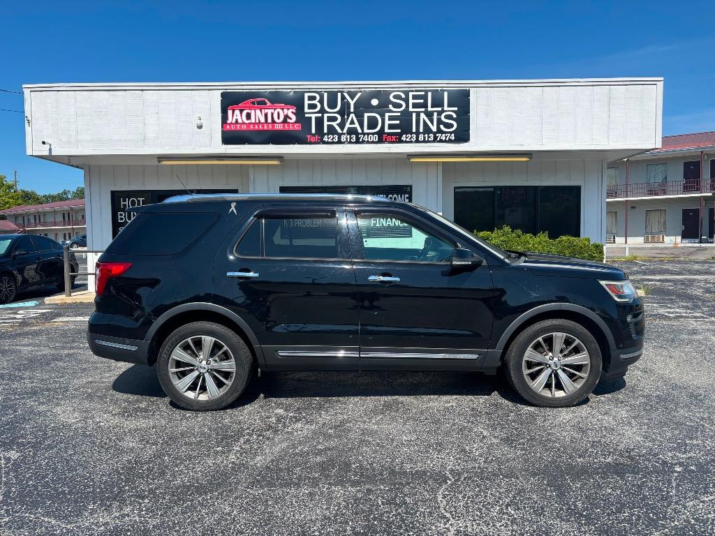 2018 Ford Explorer - $17,995