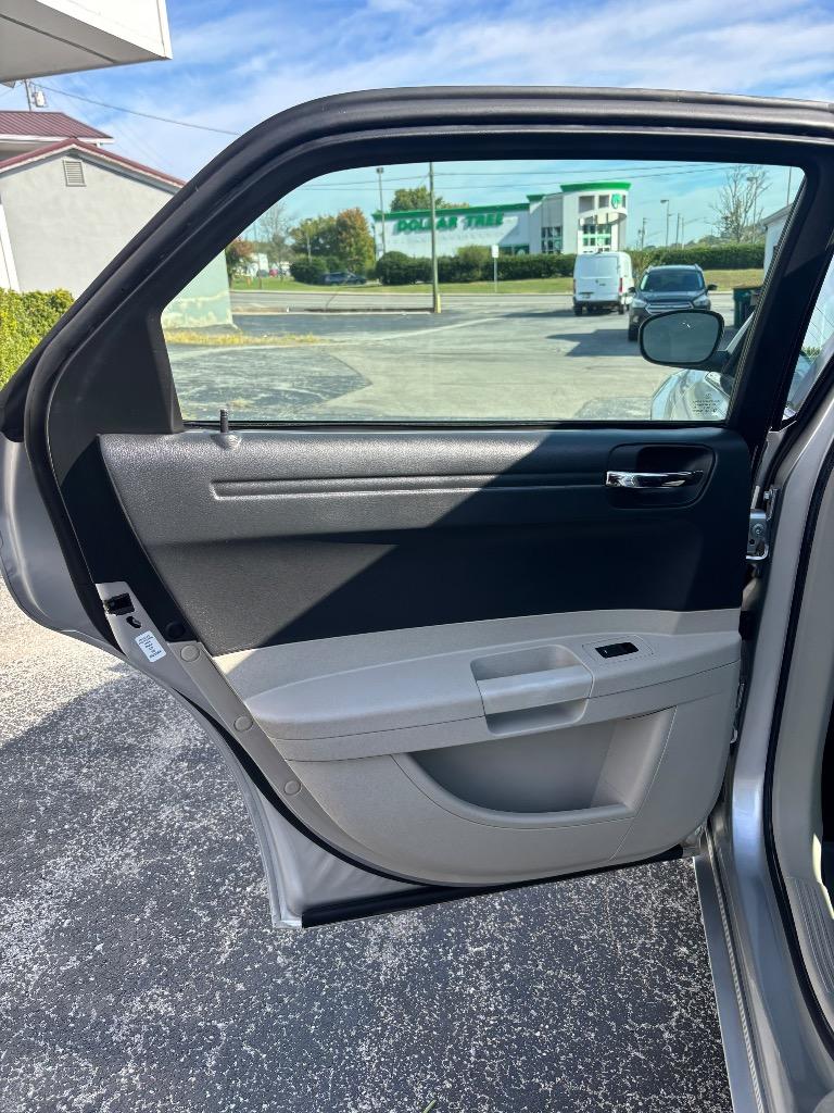 2006 Chrysler 300 #24