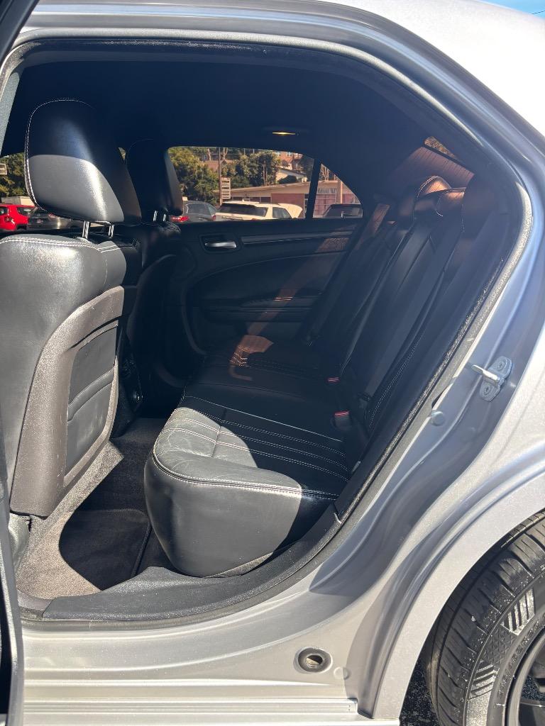 2013 Chrysler 300 #25