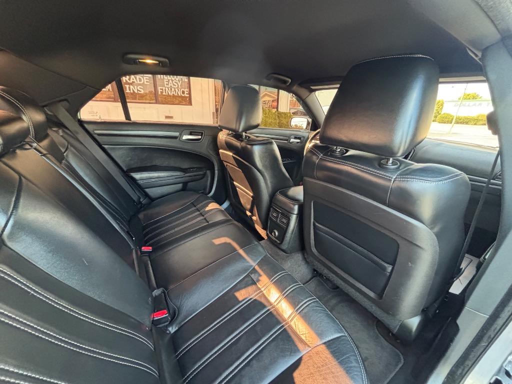 2013 Chrysler 300 #29