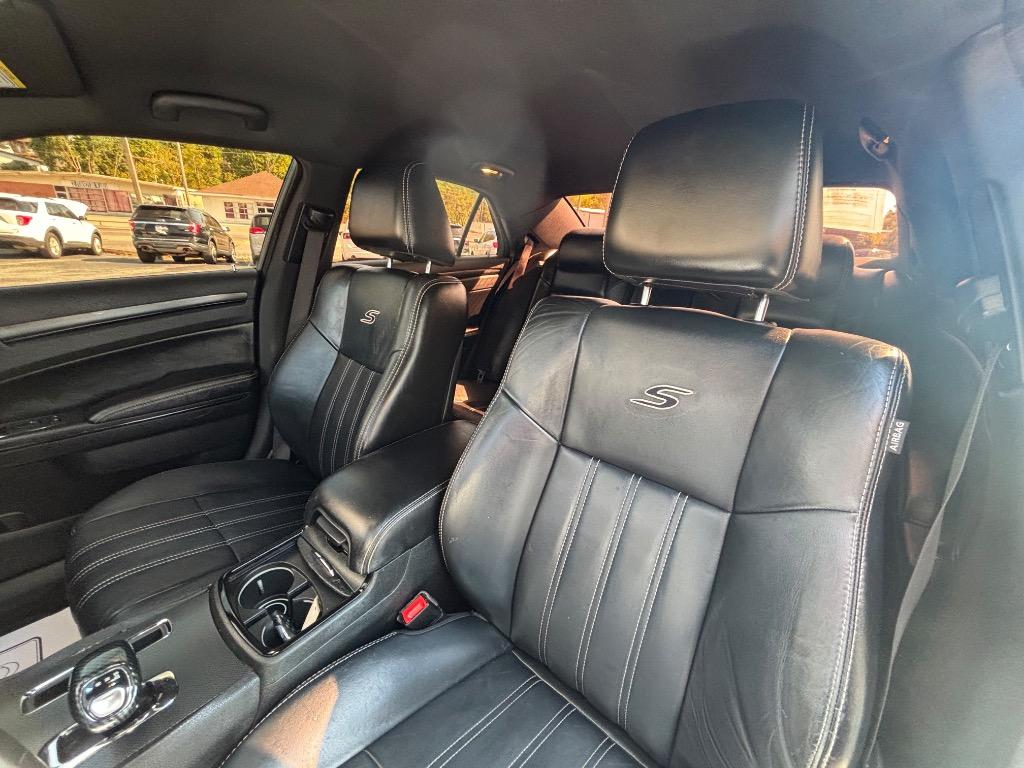 2013 Chrysler 300 #22