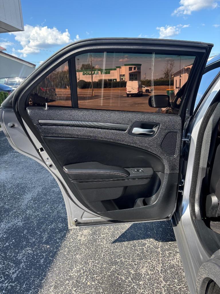 2013 Chrysler 300 #23