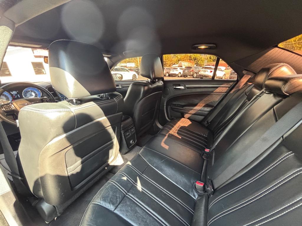 2013 Chrysler 300 #26