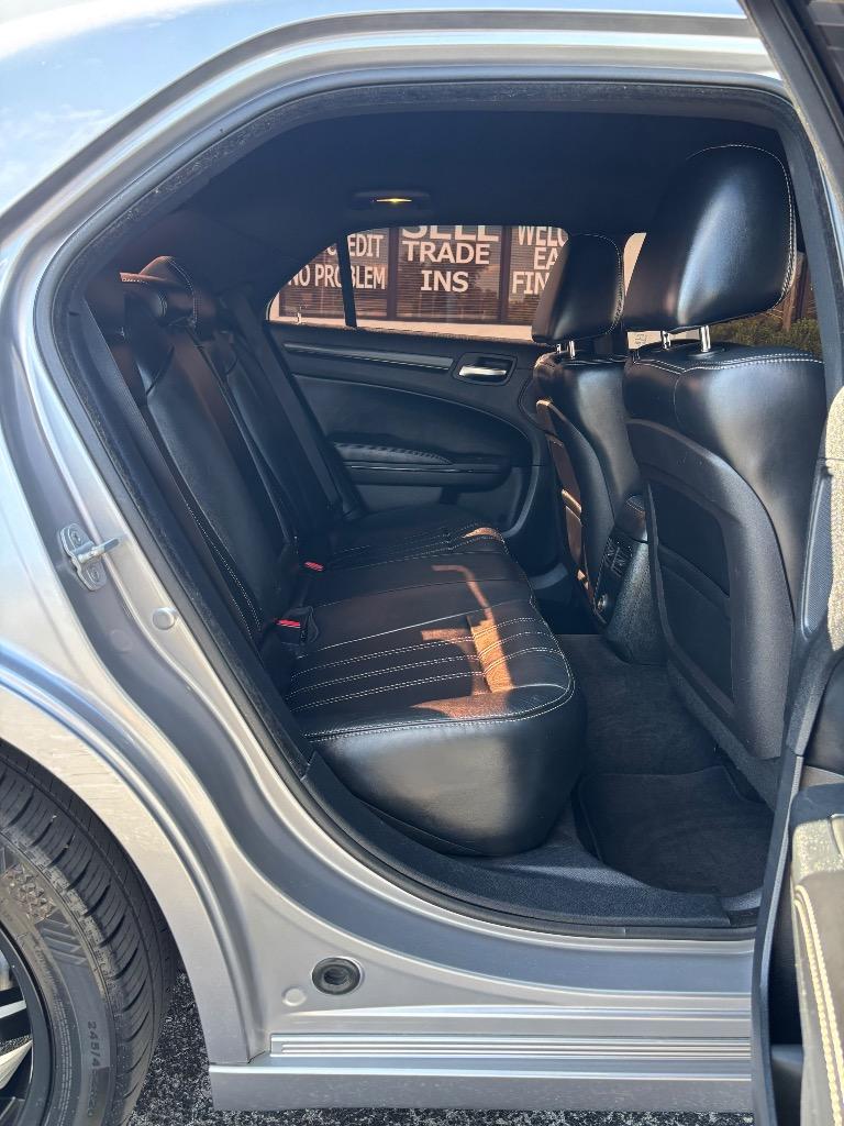 2013 Chrysler 300 #31