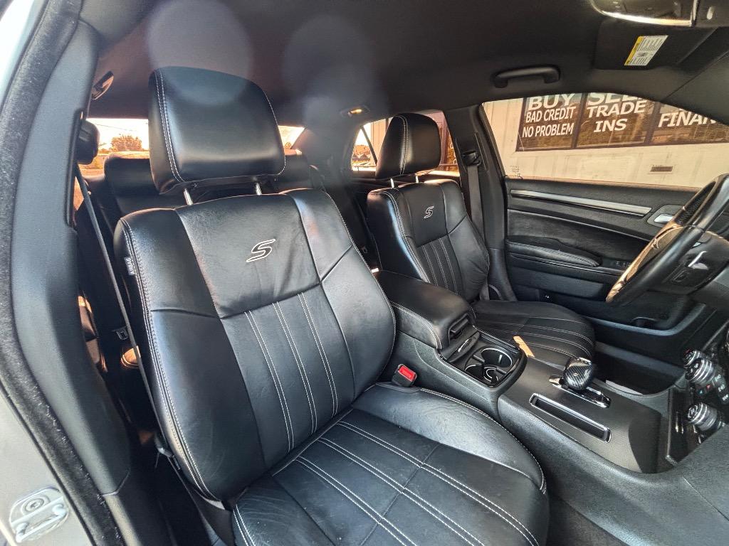 2013 Chrysler 300 #36