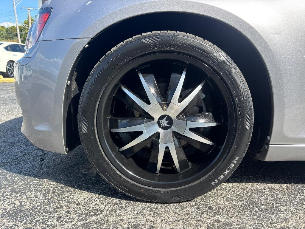2013 Chrysler 300 #7