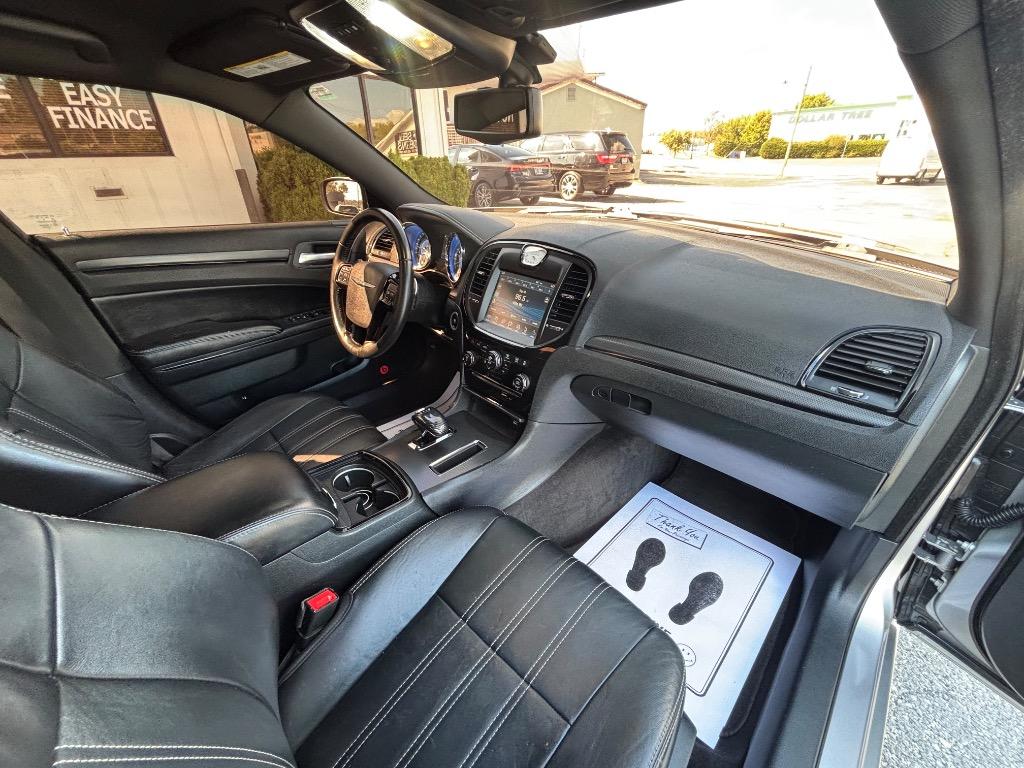 2013 Chrysler 300 #37