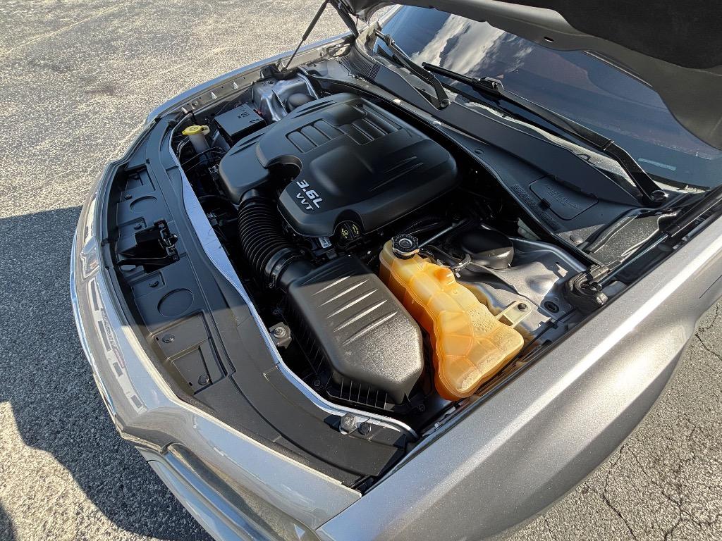 2013 Chrysler 300 #38