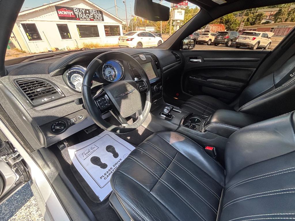 2013 Chrysler 300 #13