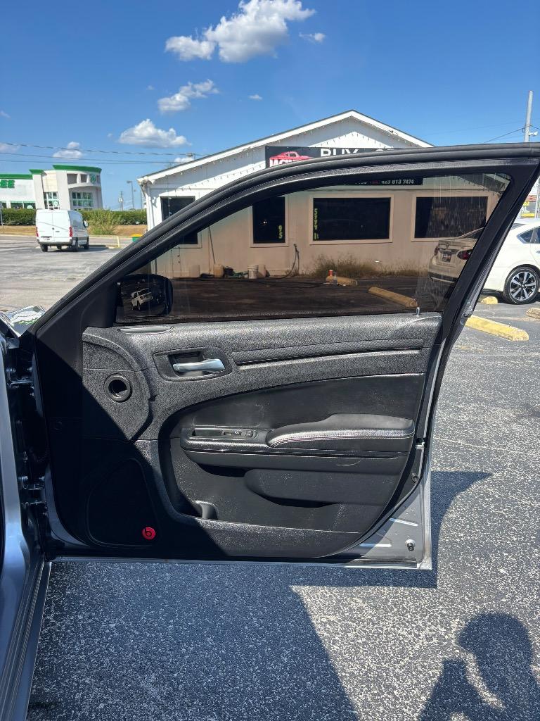 2013 Chrysler 300 #33