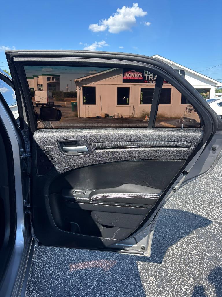 2013 Chrysler 300 #30