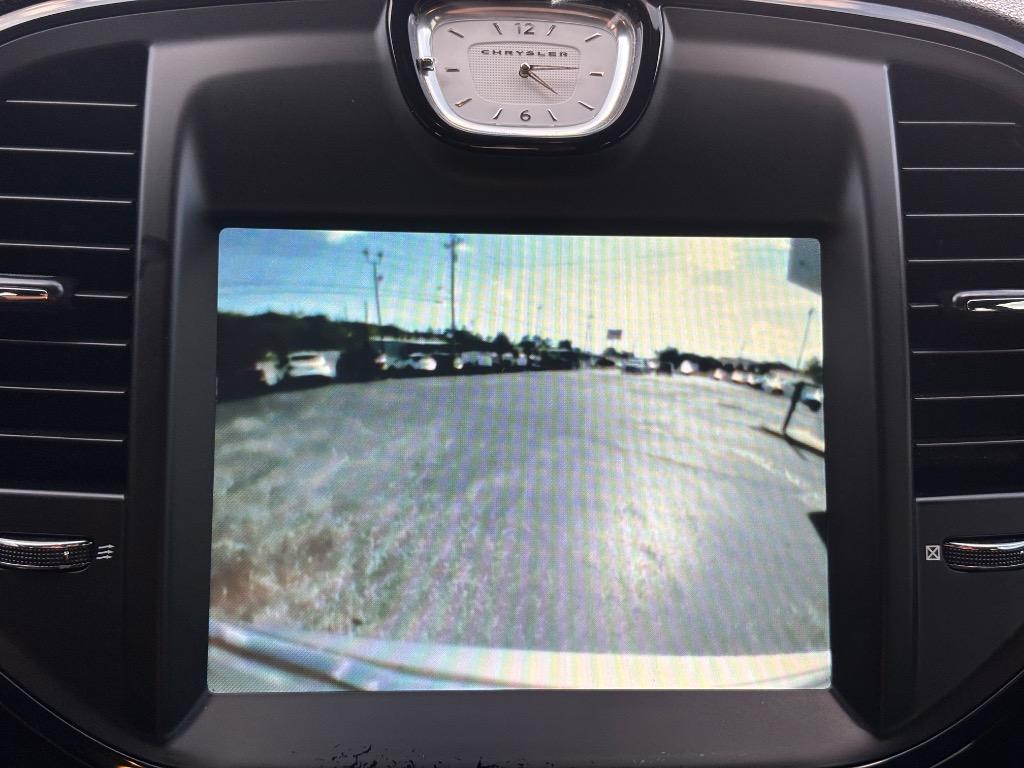 2013 Chrysler 300 #21