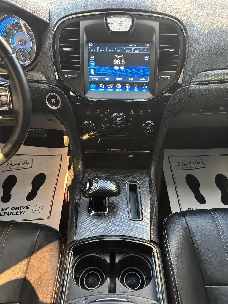 2013 Chrysler 300 #19