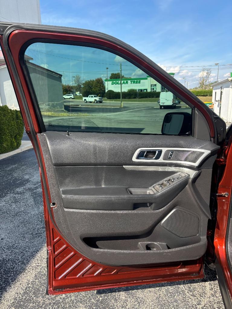 2015 Ford Explorer - $13,995
