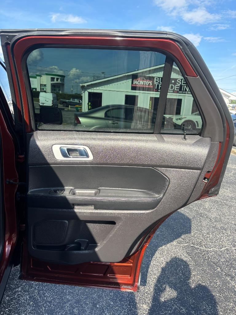 2015 Ford Explorer - $13,995
