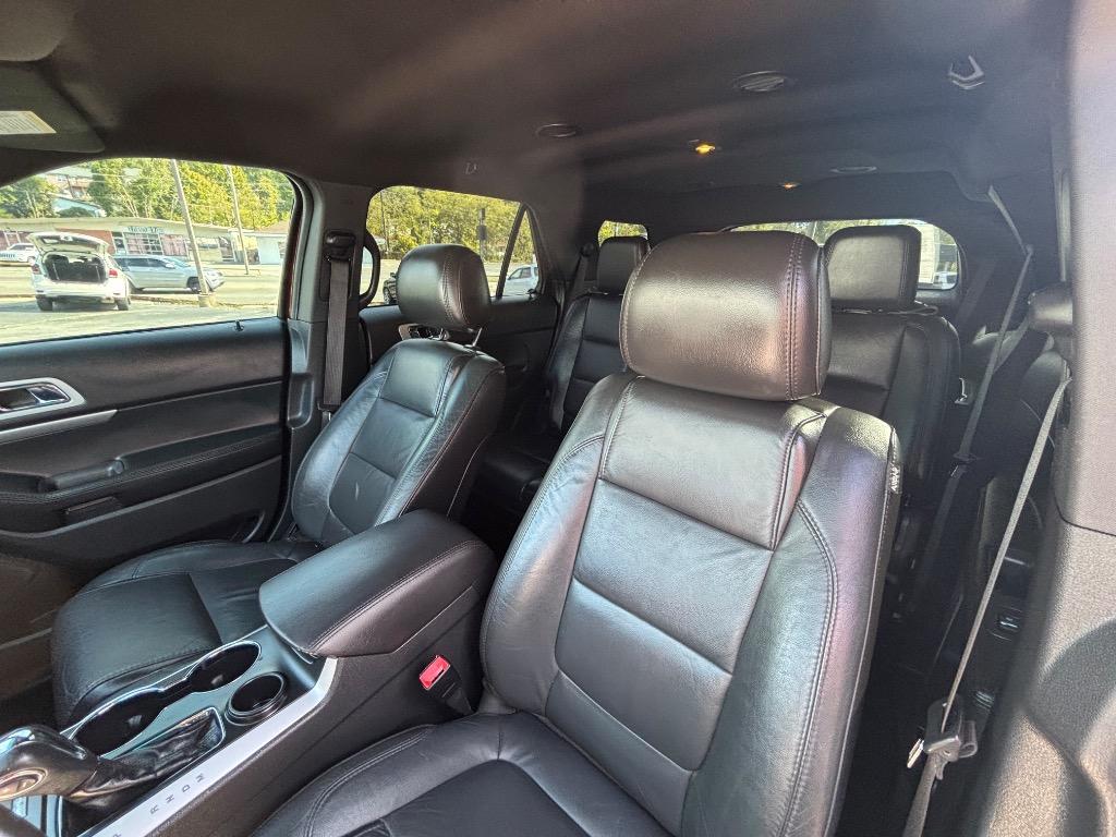 2015 Ford Explorer - $13,995