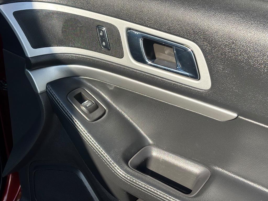 2015 Ford Explorer - $13,995