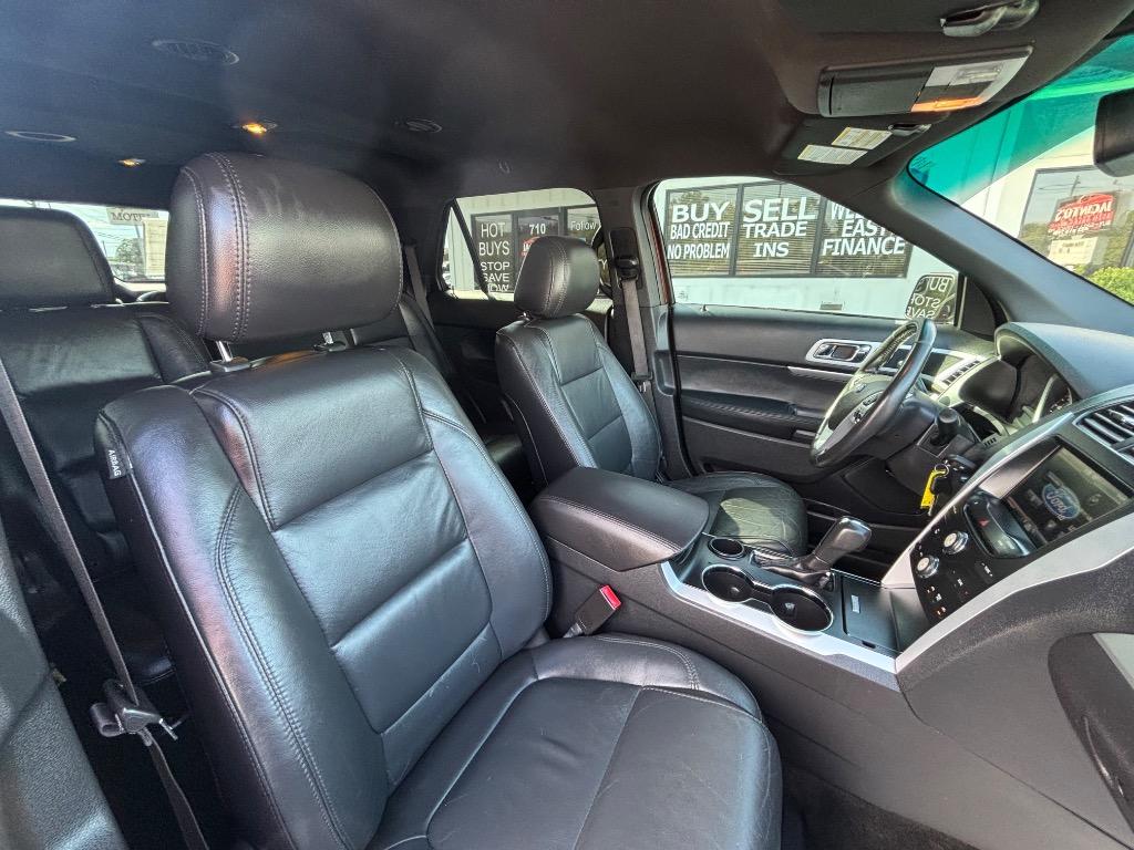2015 Ford Explorer - $13,995