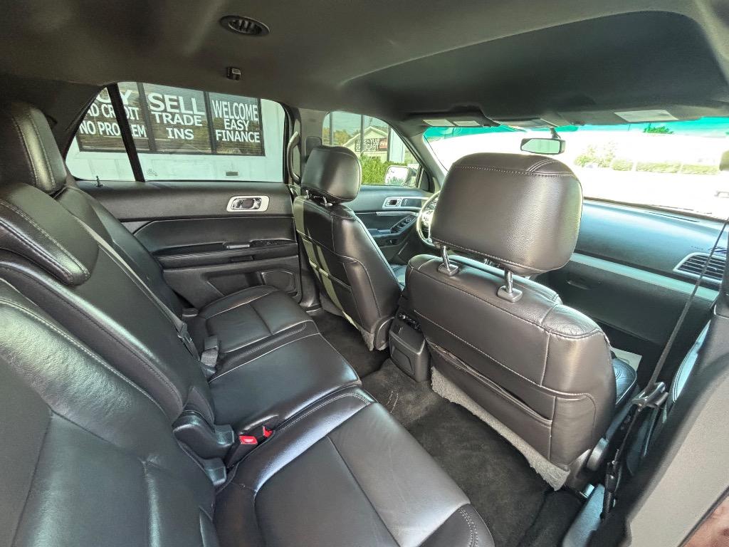 2015 Ford Explorer - $13,995