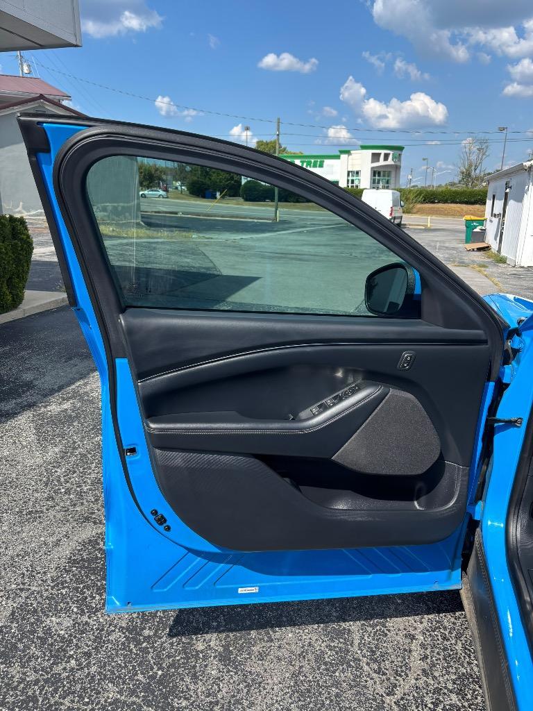 2022 Ford Mustang - $27,995