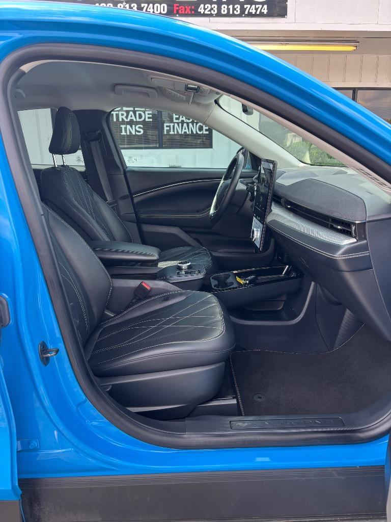 2022 Ford Mustang - $27,995