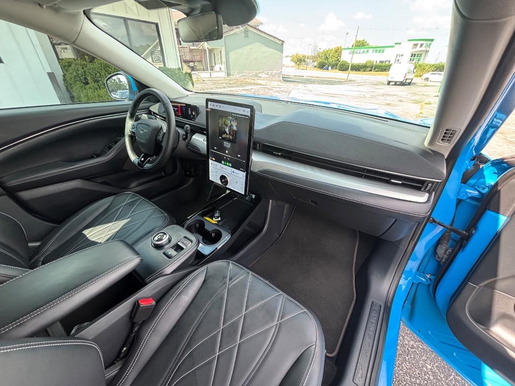 2022 Ford Mustang - $27,995