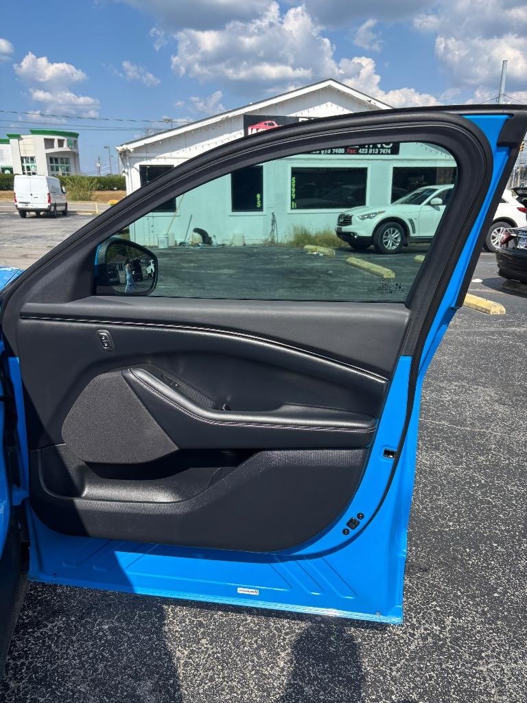 2022 Ford Mustang - $27,995
