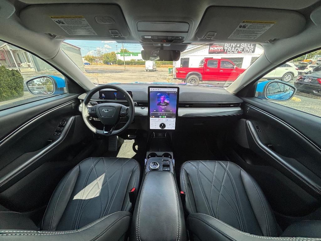 2022 Ford Mustang - $27,995