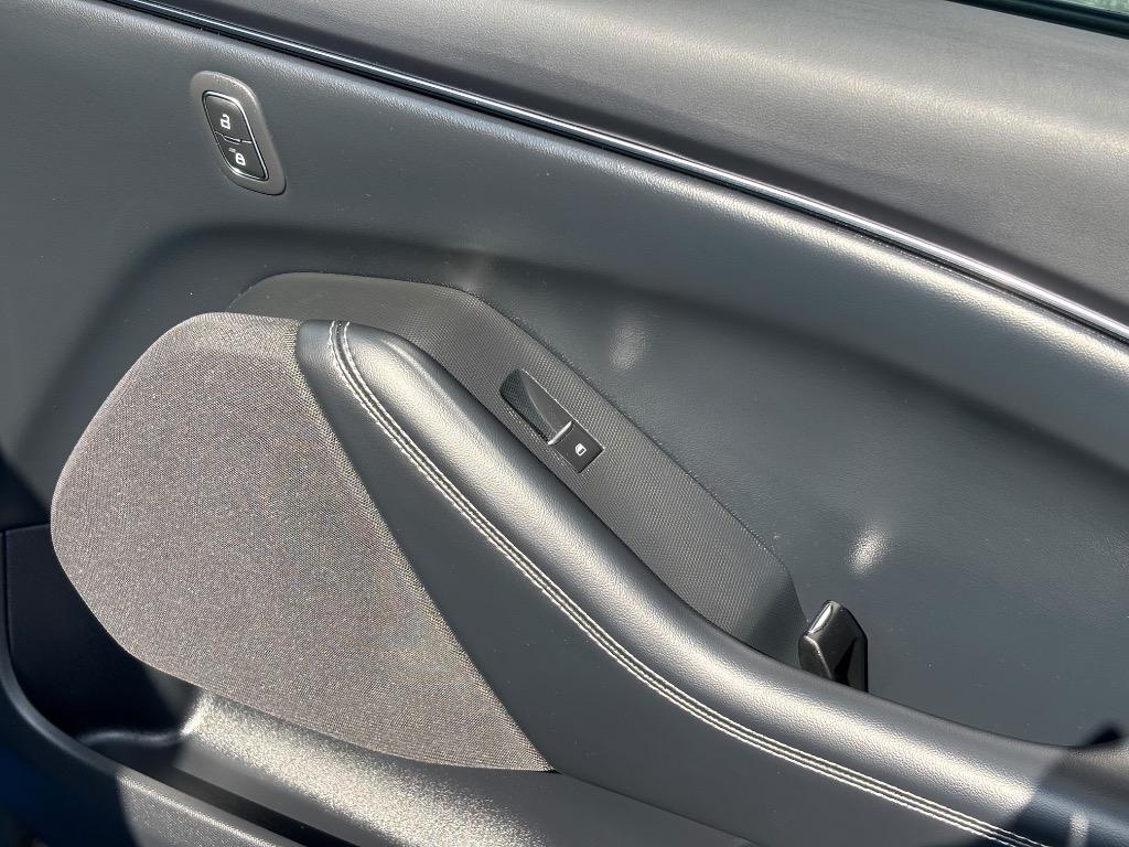 2022 Ford Mustang - $27,995