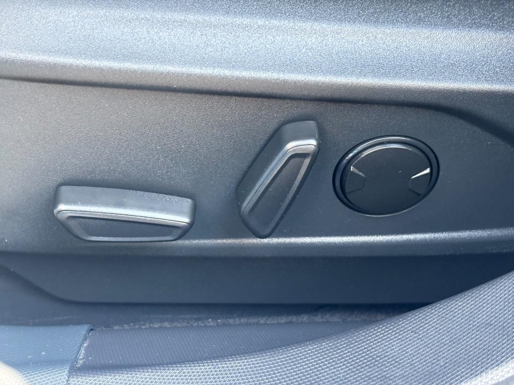 2022 Ford Mustang - $27,995