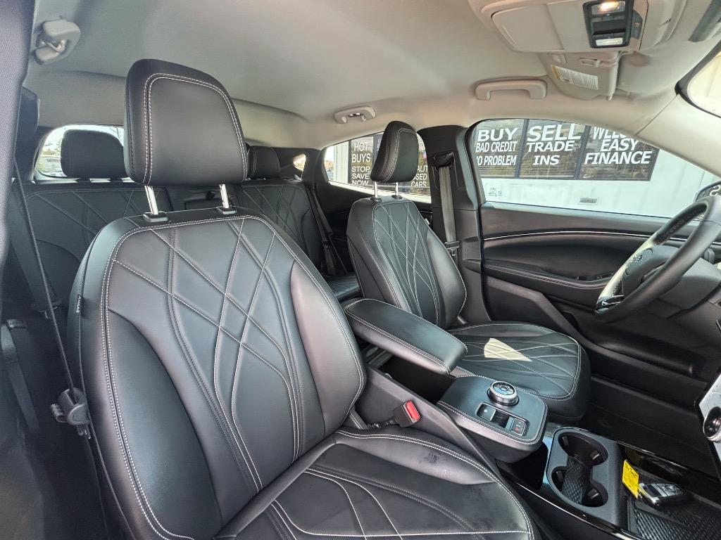 2022 Ford Mustang - $27,995