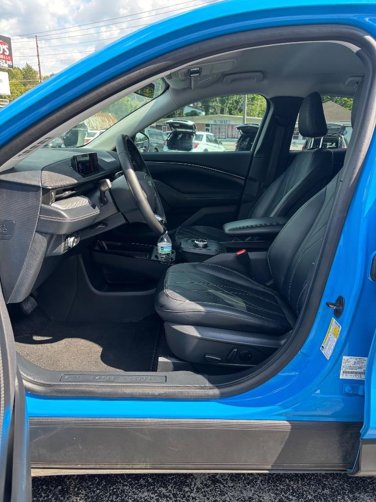 2022 Ford Mustang - $27,995