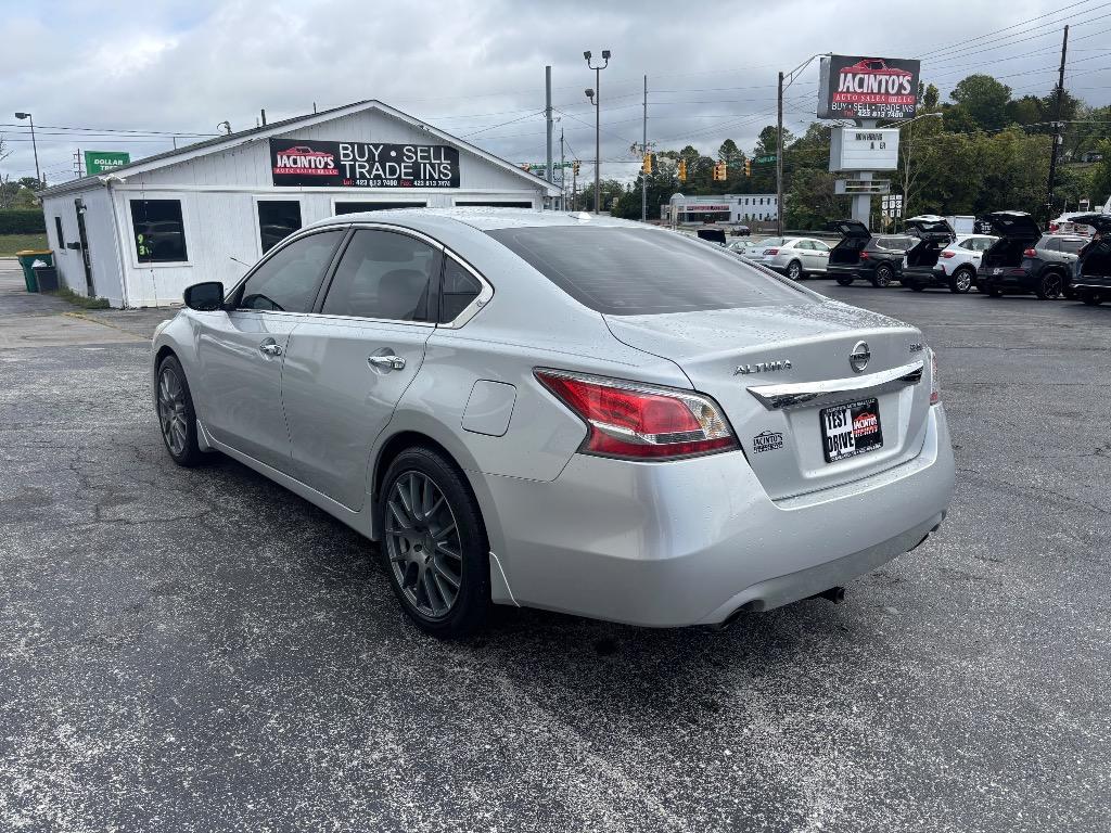 2015 Nissan Altima - $9,995