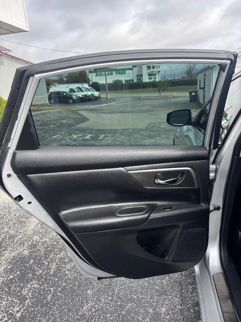 2015 Nissan Altima - $9,995