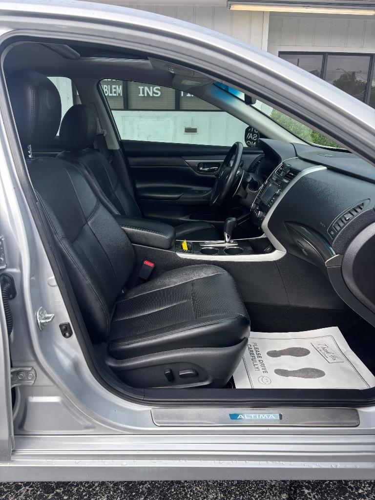 2015 Nissan Altima - $9,995