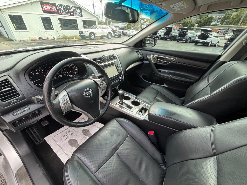 2015 Nissan Altima - $9,995