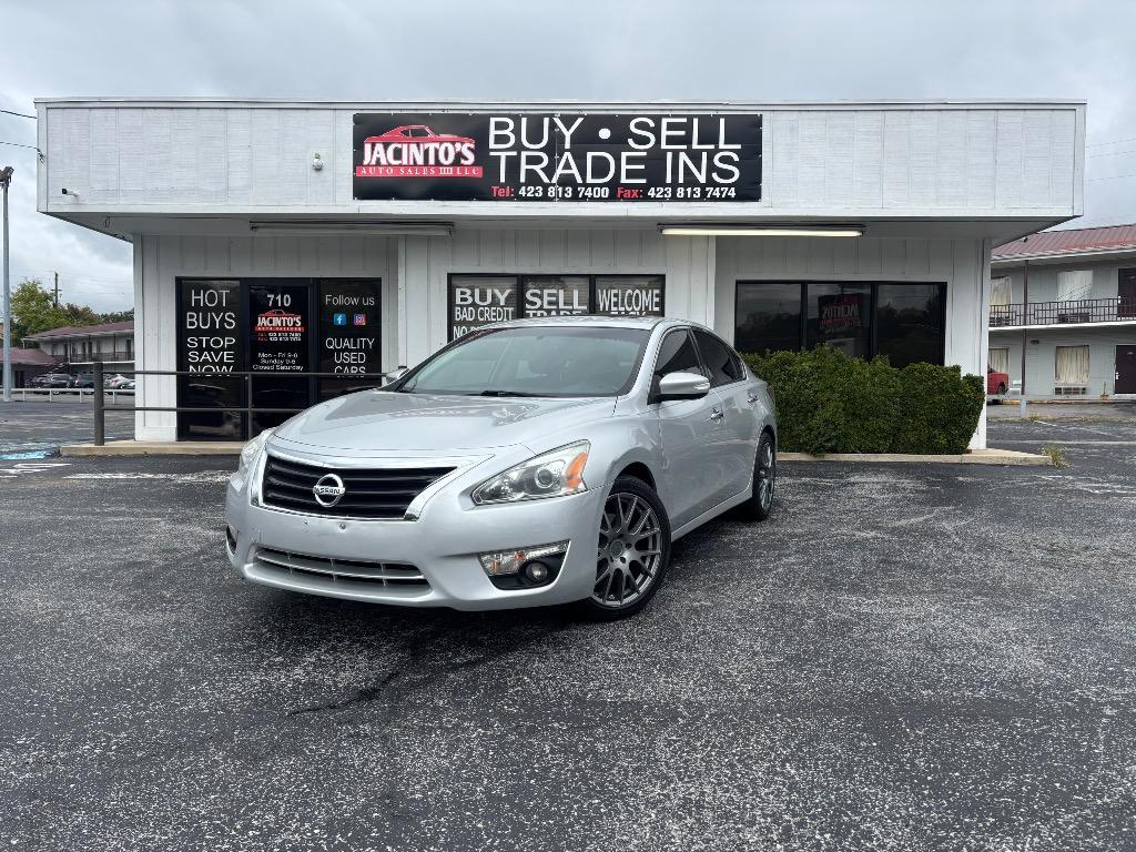 2015 Nissan Altima - $9,995
